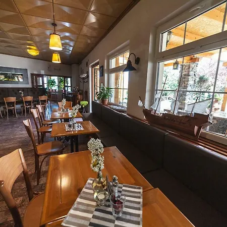 Racek Hotel Úštěk